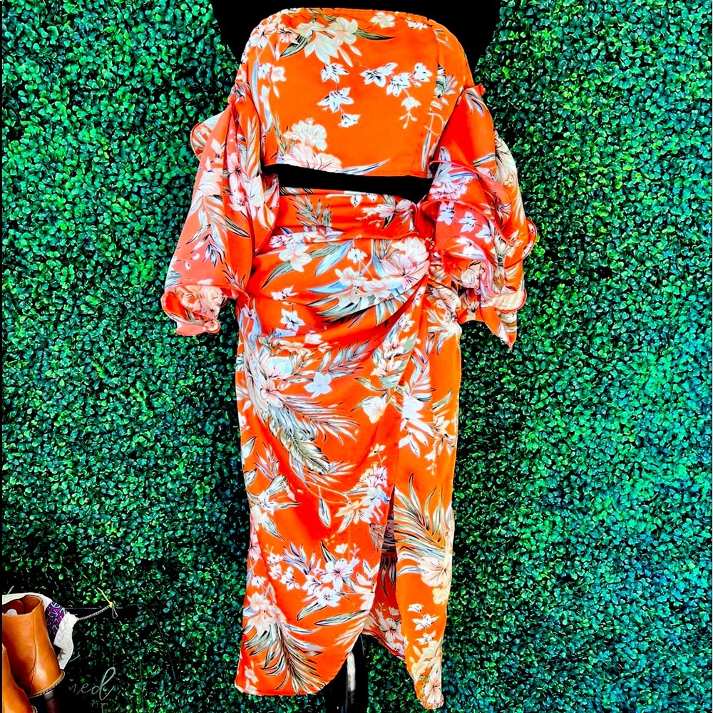 Florals Dress with Slit & Puff Sleeves $45

Size Small